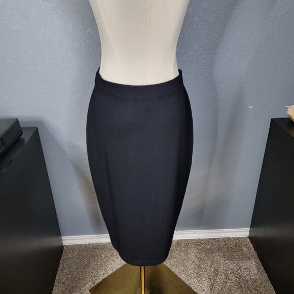 St. John Basics Santana Knit Skirt Size 8 Black Pencil Style Career Formal Wear - Picture 5 of 16